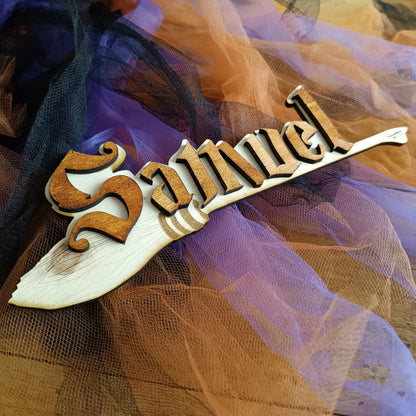 Targhetta Personalizzata Harry Potter – Fuoriporta con Nimbus 2000 | Incisione Laser Artigianale