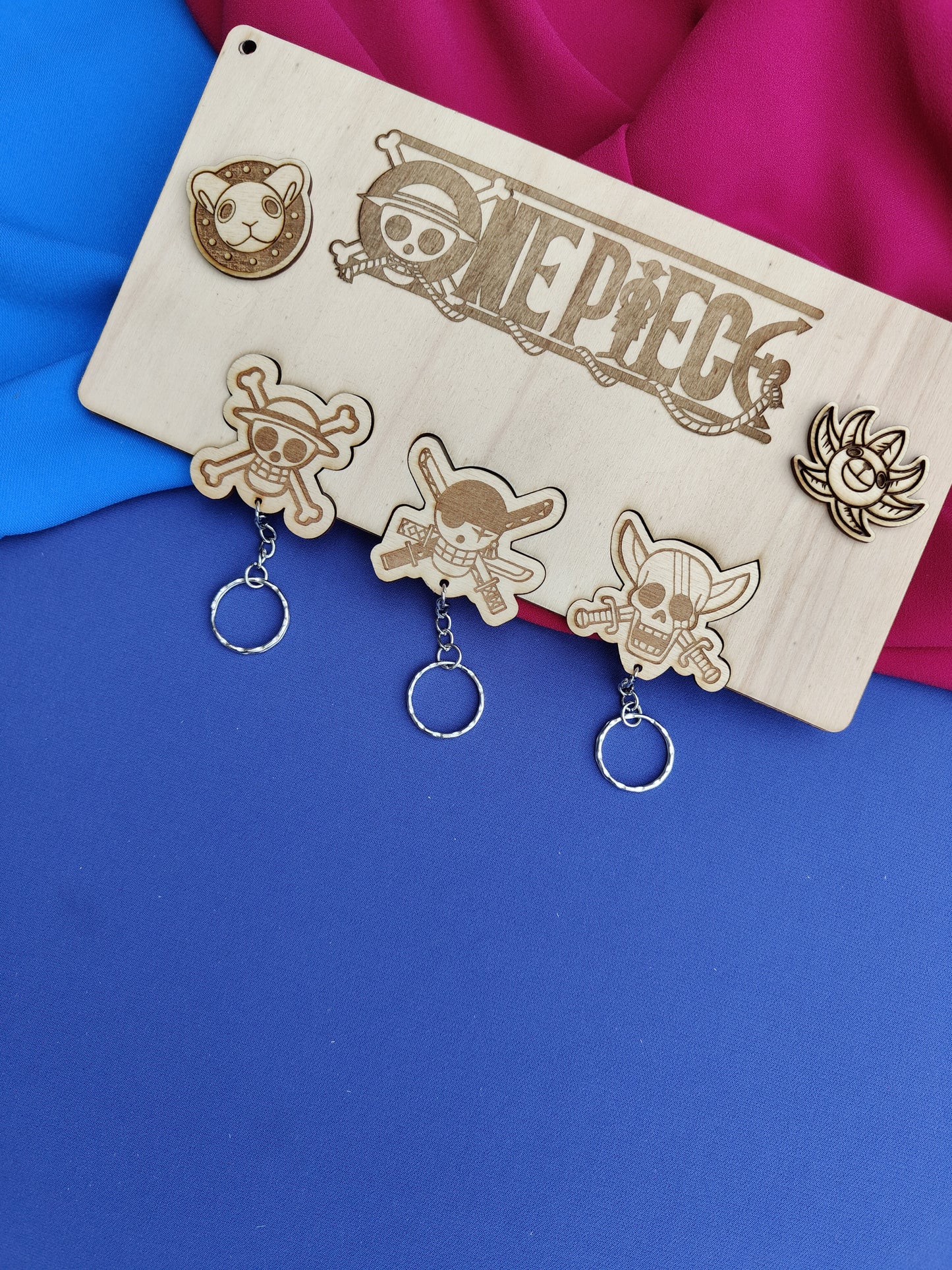 Portachiavi Personalizzato in Legno – Tema One Piece