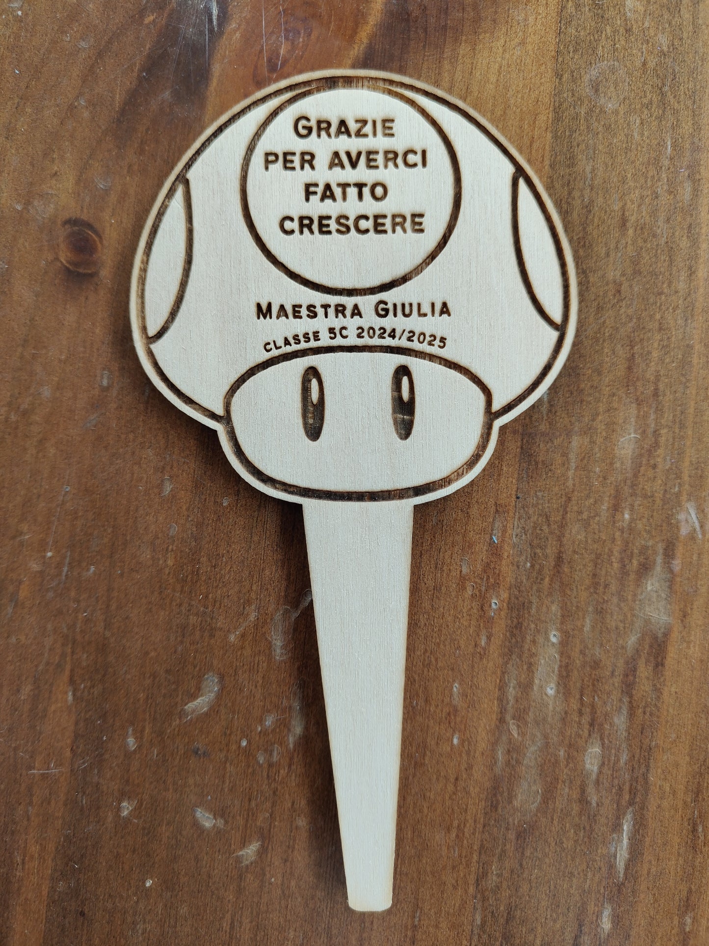 Gadget in legno per maestra – “Grazie per averci fatto crescere”