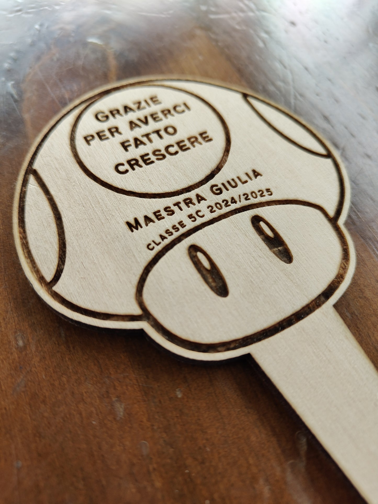Gadget in legno per maestra – “Grazie per averci fatto crescere”